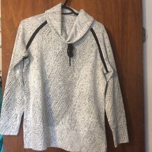 Black and white exercise pullover